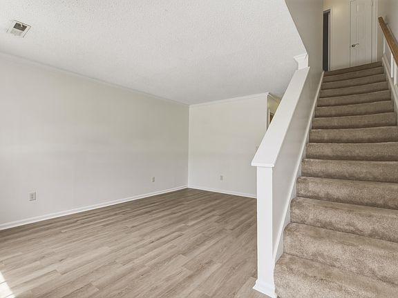 4th image of 508 Arlington Dr APT D