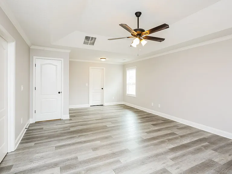 368 Embassy Dr — Photo 8