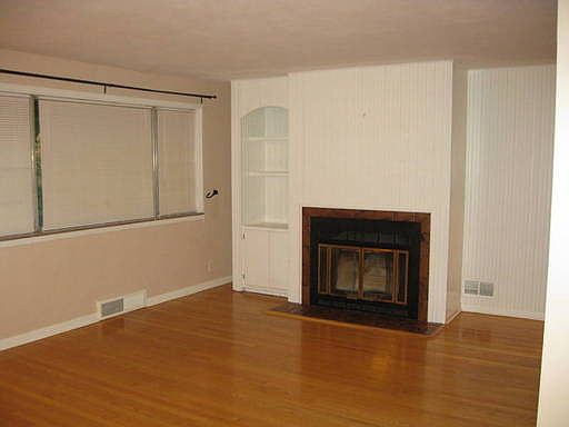 4th image of 5829 Rosslyn Ave