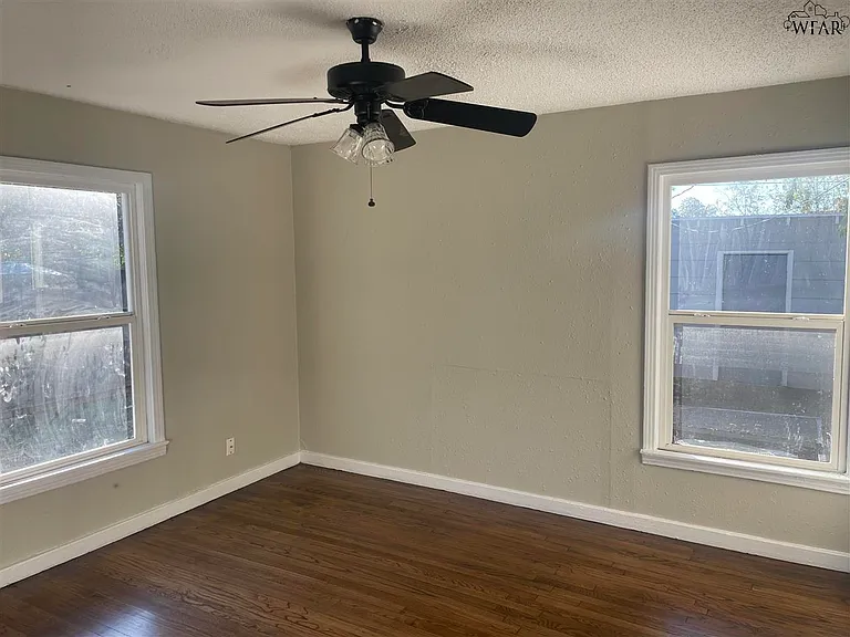 3310 Sherwood Ln — Photo 4