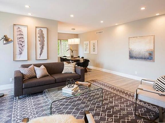 4th image of 439 N Doheny Dr Unit 102