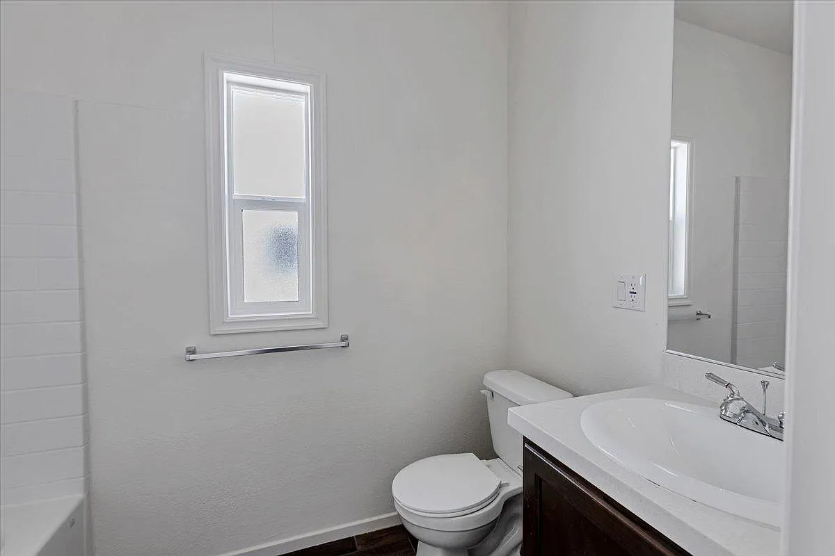 971 W Main St — Photo 4