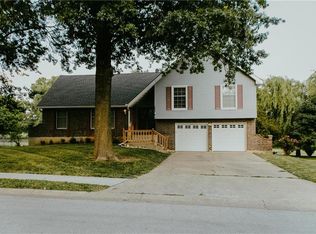 407 S Park Dr, Raymore, MO 64083