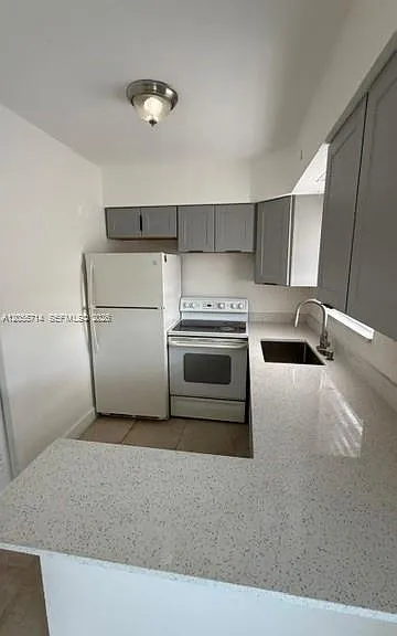 2450 Lincoln St #12 — Photo 3