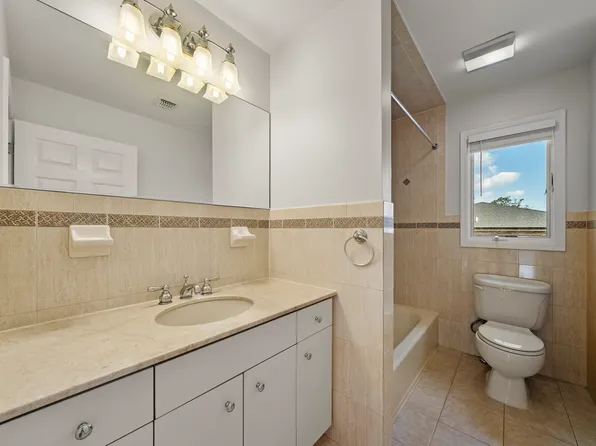 229 Franklin Avenue image 17 of 27