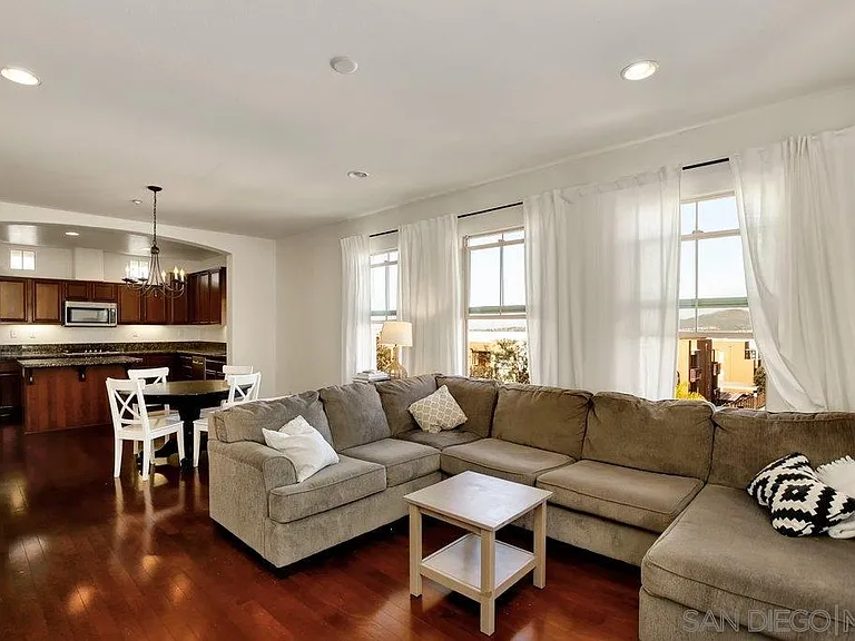 246 Marquette Ave — Photo 3