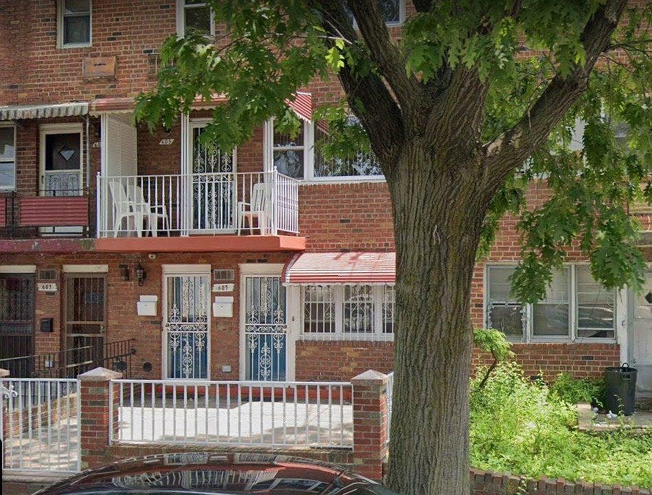 1st image of 605 E 59th St