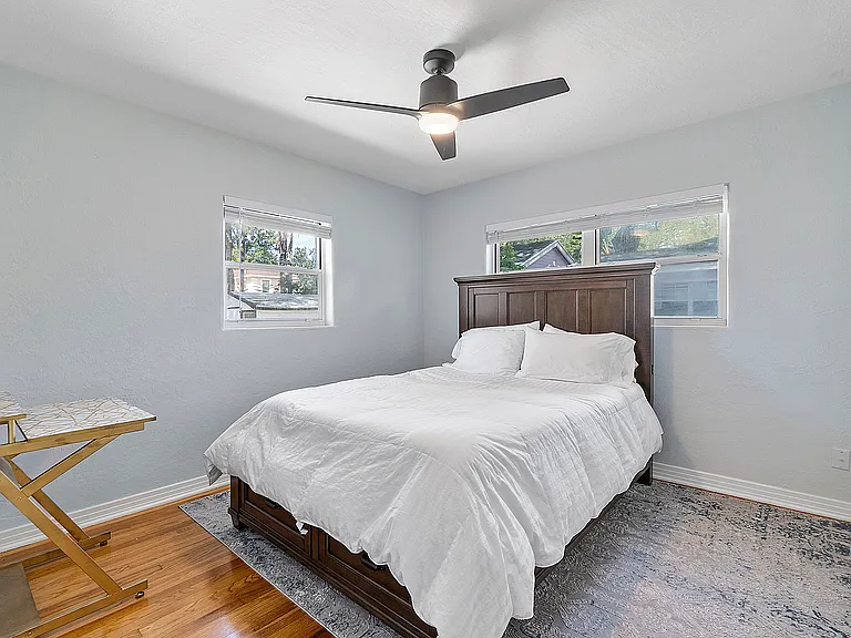 1126 N Hampton Ave — Photo 8