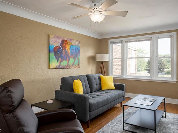 367 Potters Rd Buffalo NY-large-003-007-Living Room-1500x100