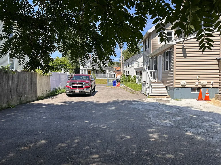 Spring St — Photo 15