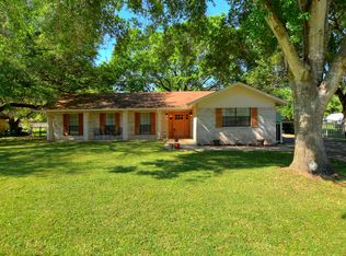 1405 NE Whitehead St, Smithville, TX 78957