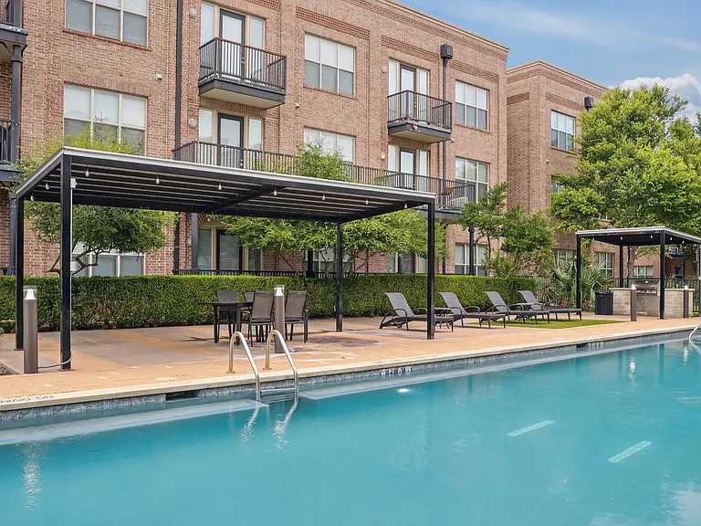 Silver Oak Pool