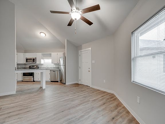 2nd image of 1313 Elm St #2