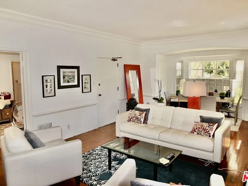 352 S Roxbury Dr