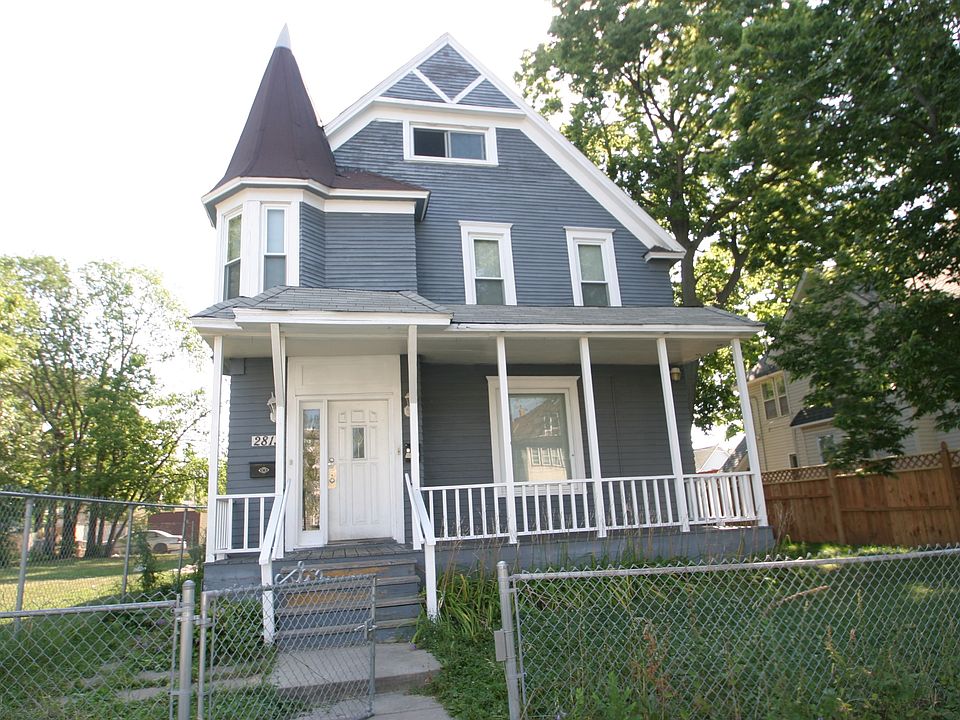 Gorgeous Victorian Duplex Available For Rent -- Upper Level