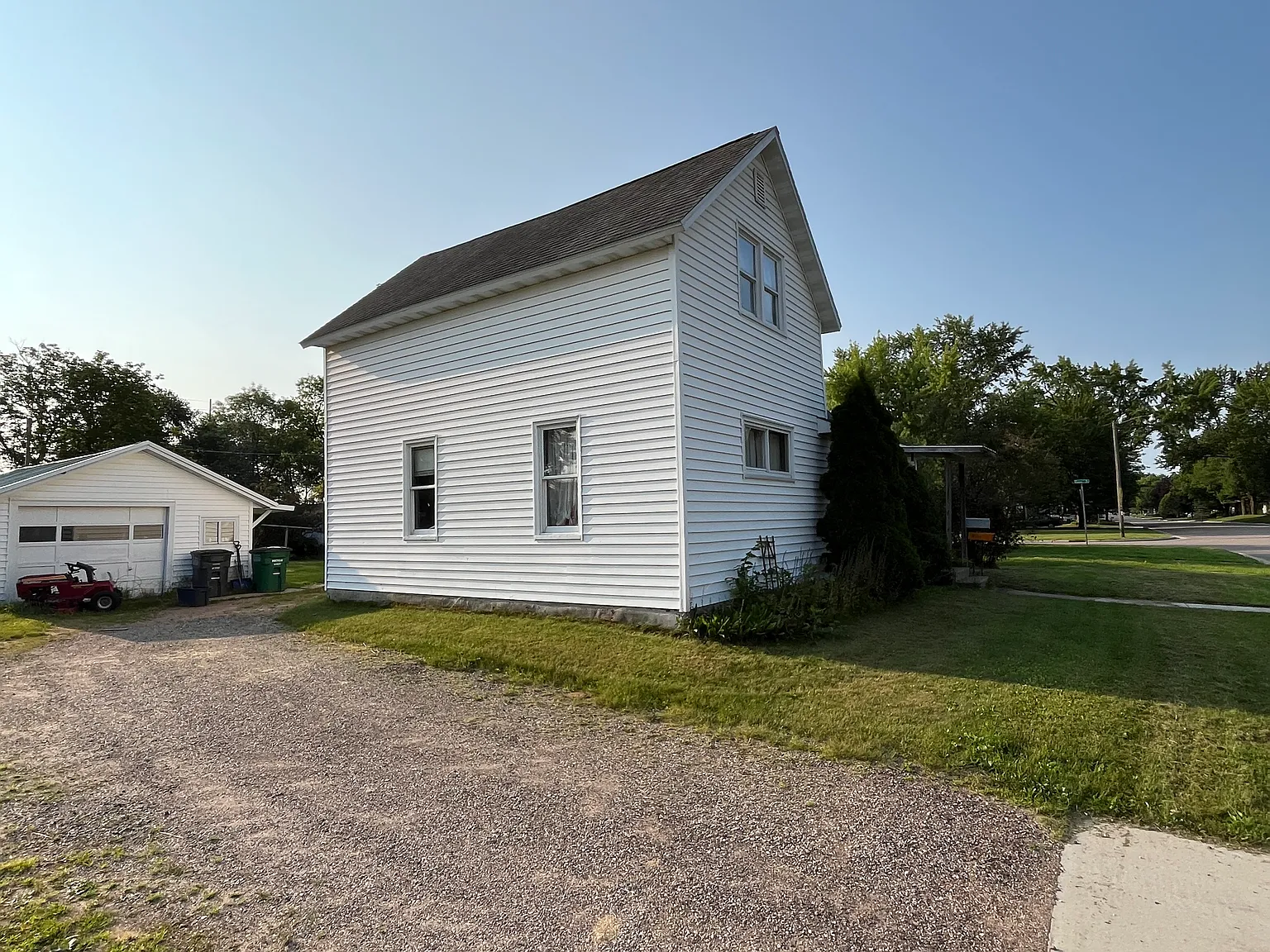 4 bed, 1600 sqft, $1,700 — Photo 2