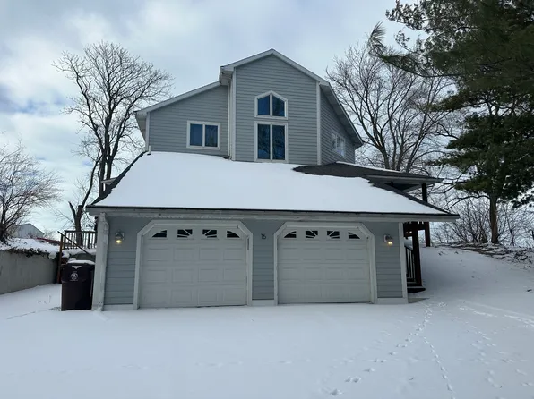 16 Cedar Trl, Portage, IN 46368