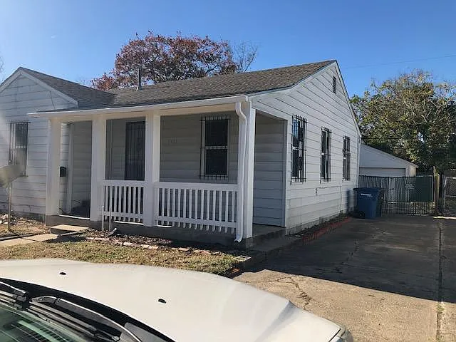 2 bed, 1075 sqft, $1,325 — Photo 2