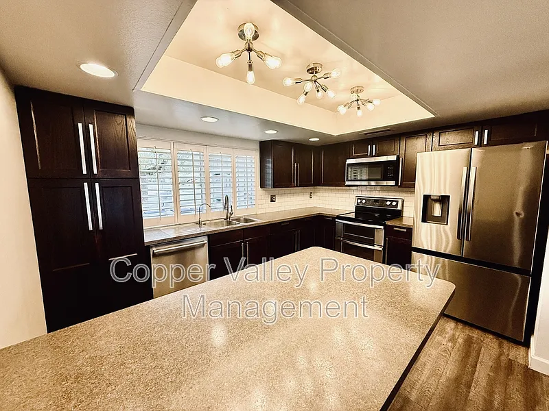 3 bed, 2.0 bath, 1808 sqft, $2,395 — Photo 3