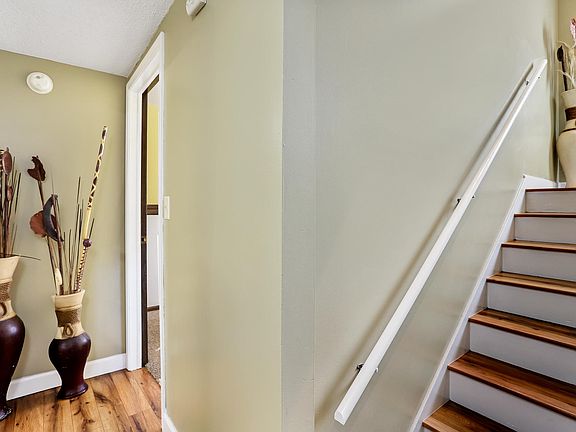 5th image of 851 Woodside Dr