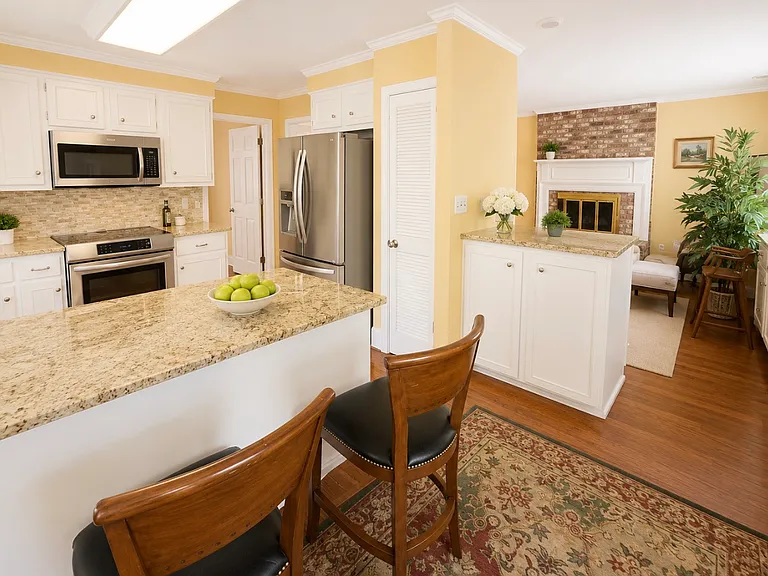 9100 Kings Rd — Photo 4