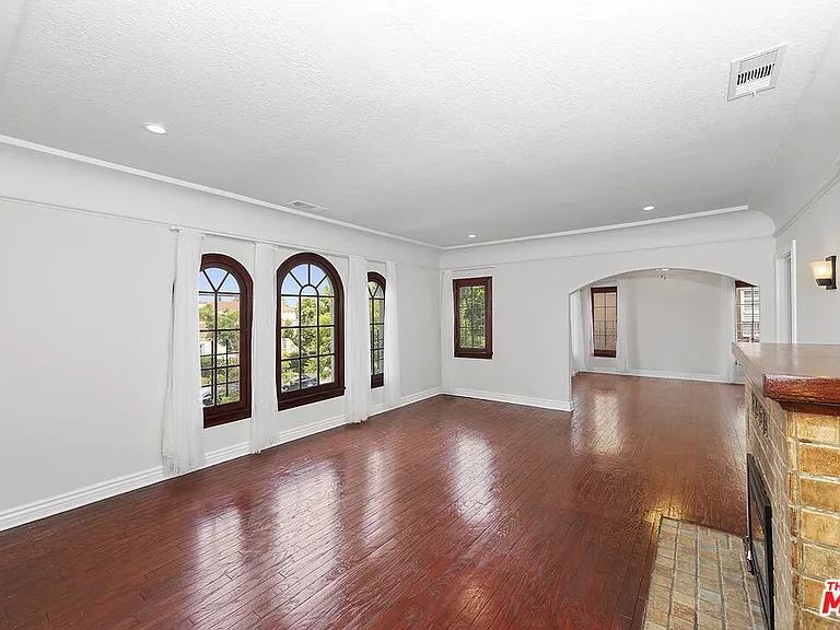1150 S Tremaine Ave — Photo 3