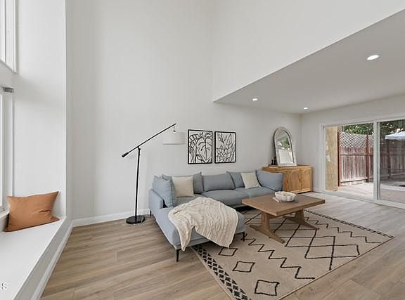 3rd image of 7297 Unicorn Cir
