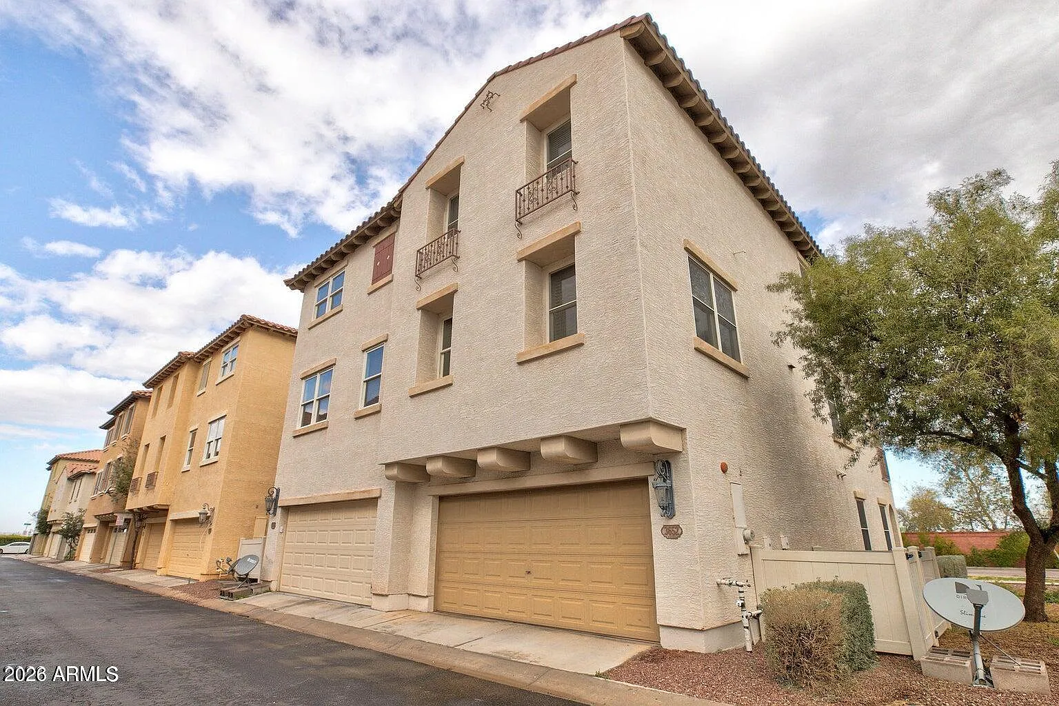 3 bed, 2.5 bath, 2187 sqft, $2,400 — Photo 1