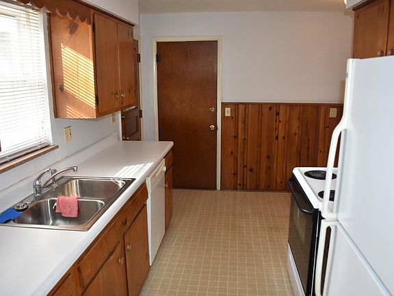 4th image of 7401 Birchwood Dr