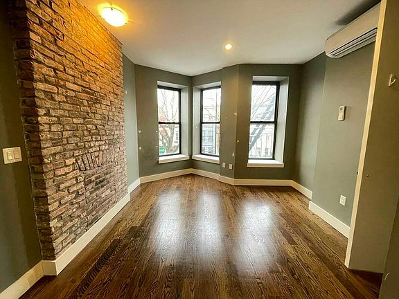 2nd image of 907 Saint Johns Pl #B1