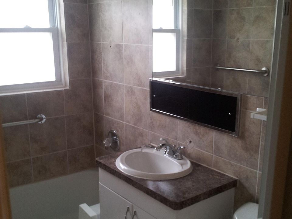 2nd image of 1563 N Matlock Dr
