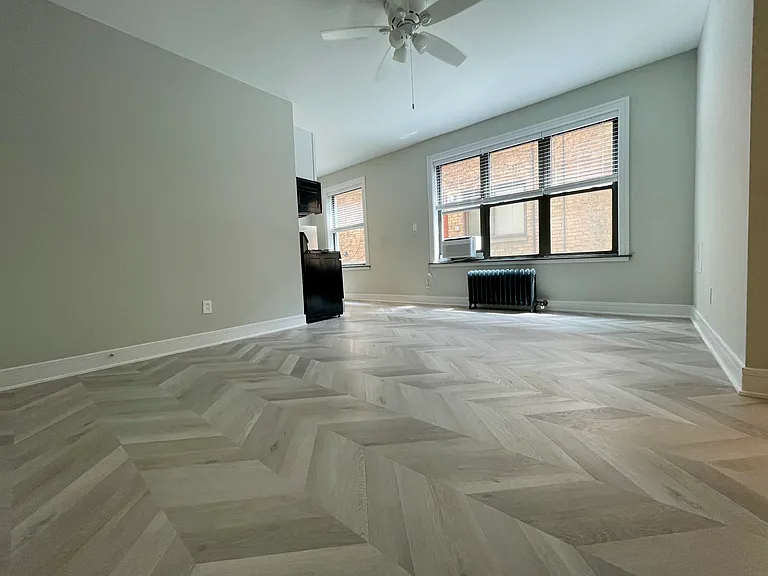 3734 N Pine Grove — Photo 3