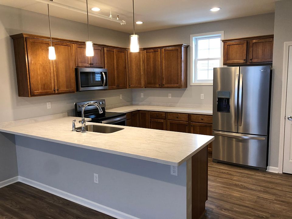1st image of 473 Aurora St #203