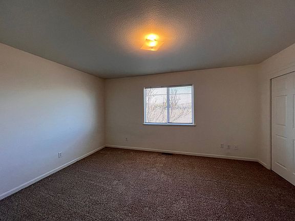 4th image of 720 Sunny Ln Unit B