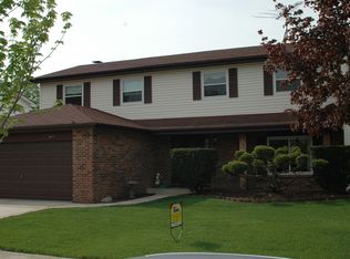 2417 Pheasant St, Woodridge, IL 60517