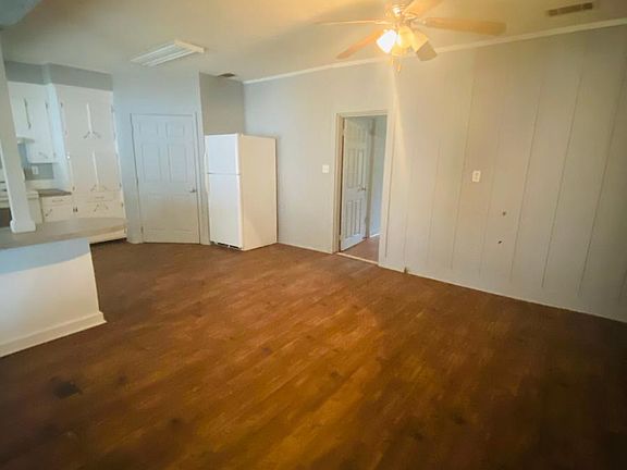 3rd image of 300 S 11th Ave #B
