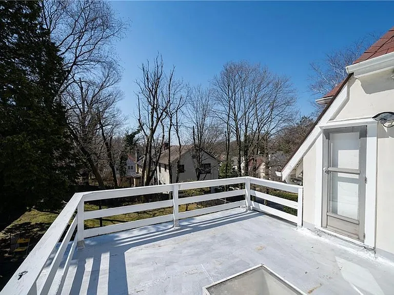 Darwood Pl — Photo 20