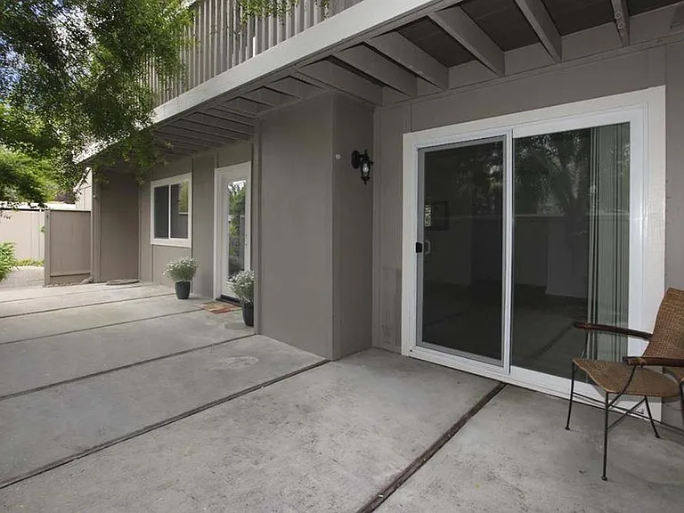 1702 Dolphin Dr — Photo 14