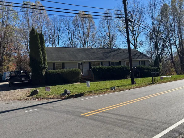 728 N Main St #B, Mars Hill, NC 28754