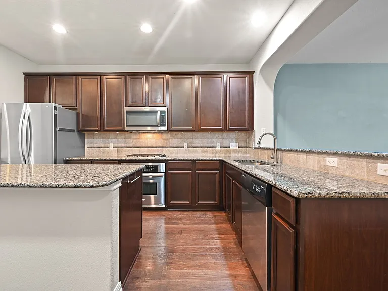 1308 Central Park Ct — Photo 9