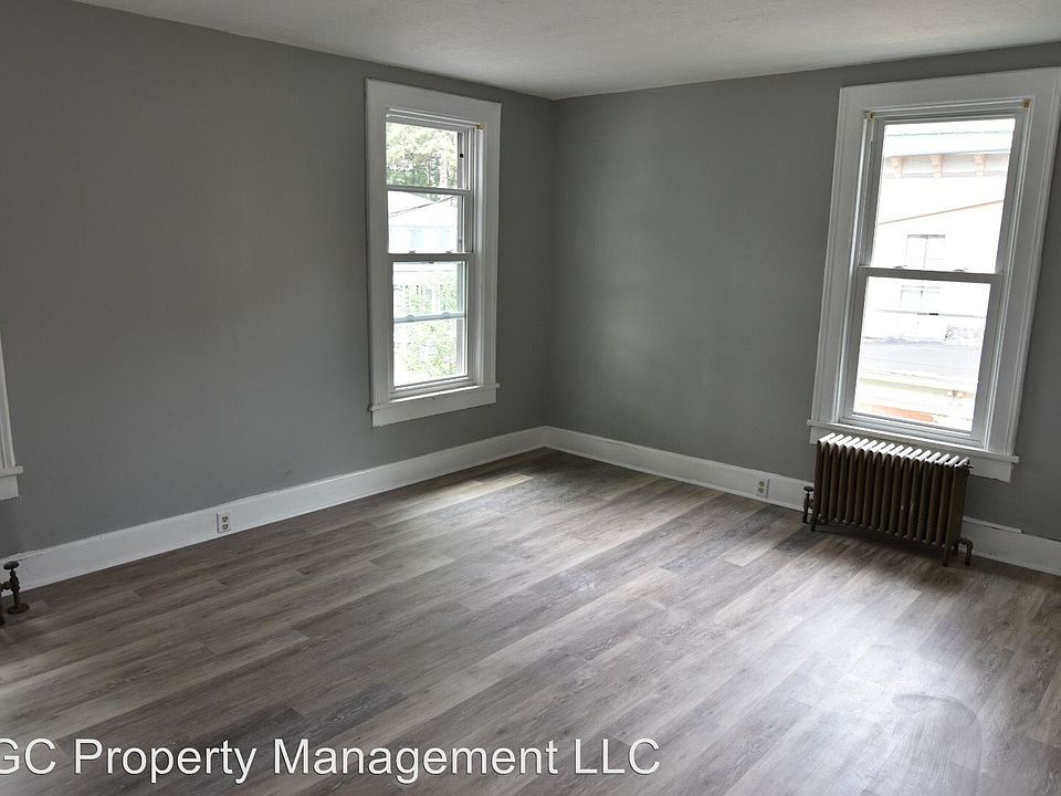 1st image of 23 Lincoln Ave APT 3