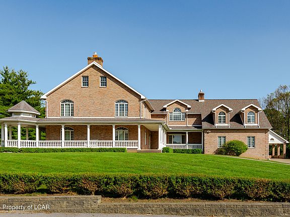 2nd image of 10 Carey Ln