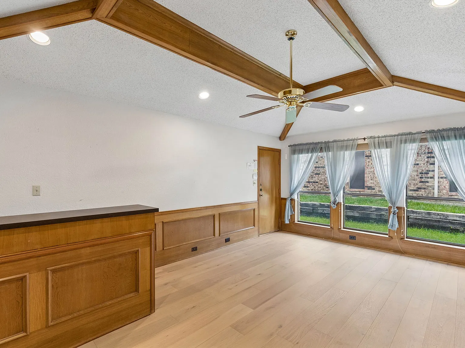 4 bed, 2319 sqft, $3,100 — Photo 2