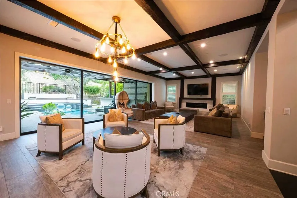 4 bed, 4.5 bath, 4930 sqft, $26,000 — Photo 2