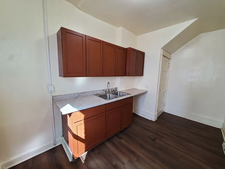 418 Sunnyside Ave — Photo 6