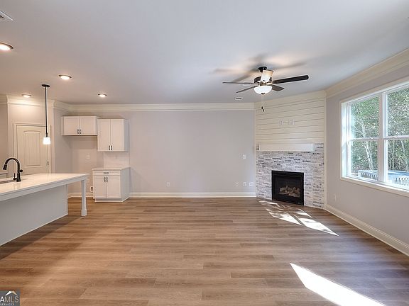 5th image of 33 Crest Dr #5