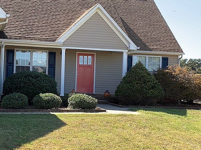 1st image of 267 Brook Glen Dr