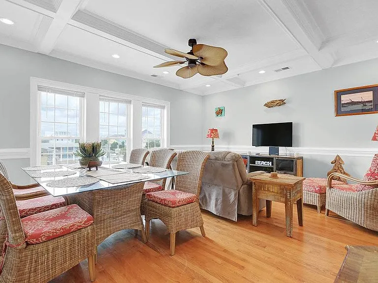305 S Lake Park Blvd #106 — Photo 6