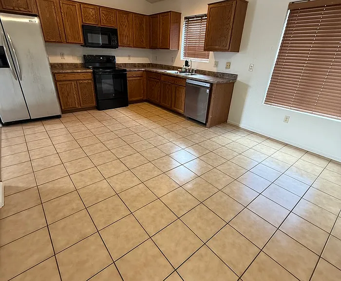2429 E Calle Joya De Ventura — Photo 4