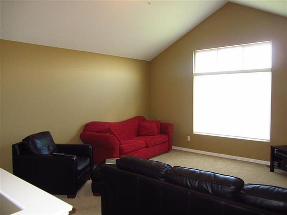 5th image of 6876 Peninsula Dr NE